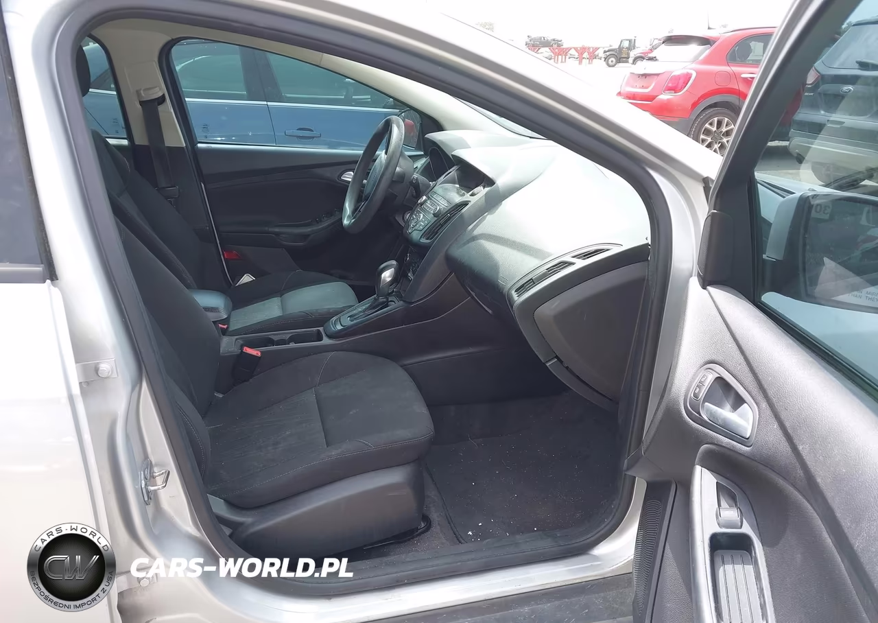 2018 Ford Focus Se VIN:1FADP3K28JL283640 - 5