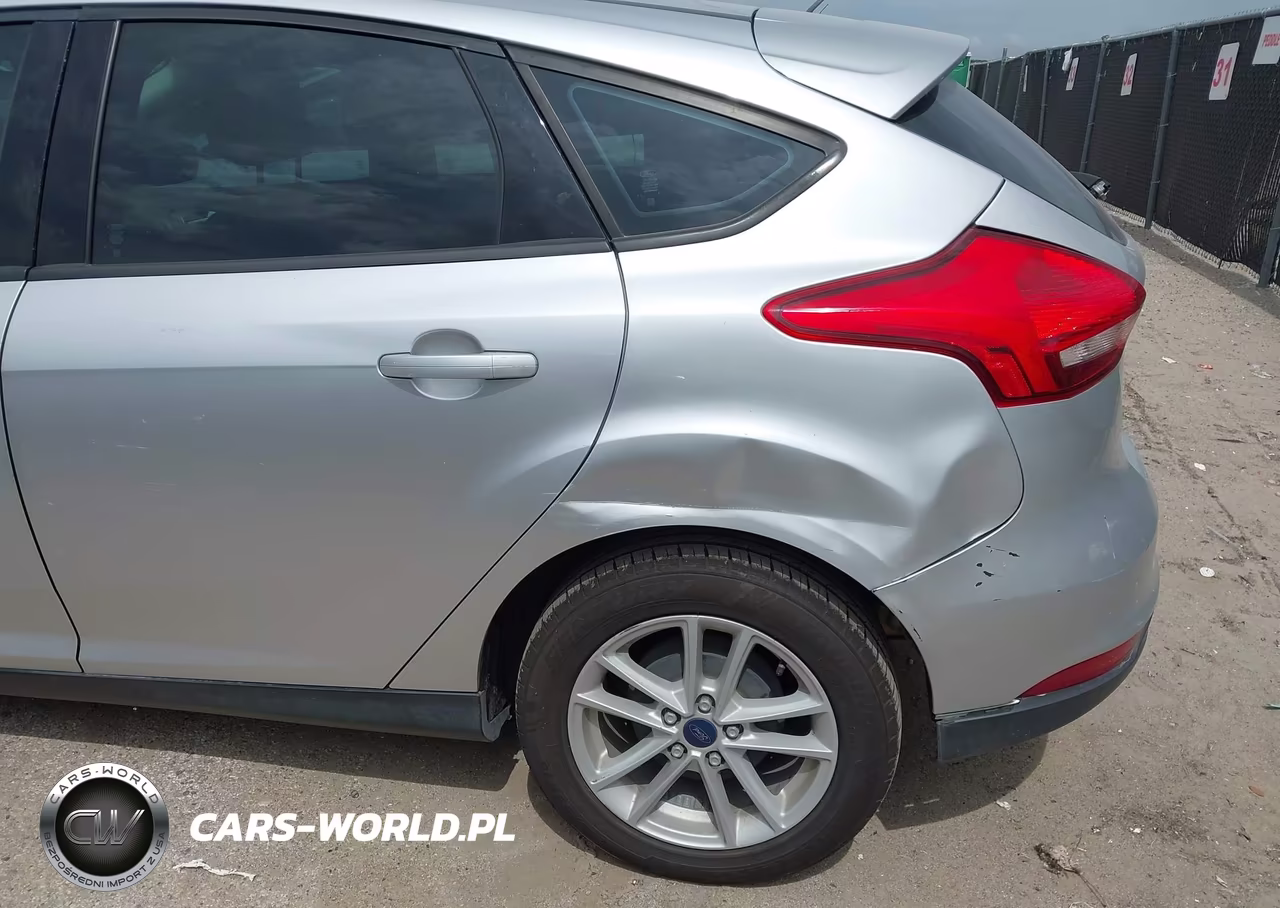 2018 Ford Focus Se VIN:1FADP3K28JL283640 - 6