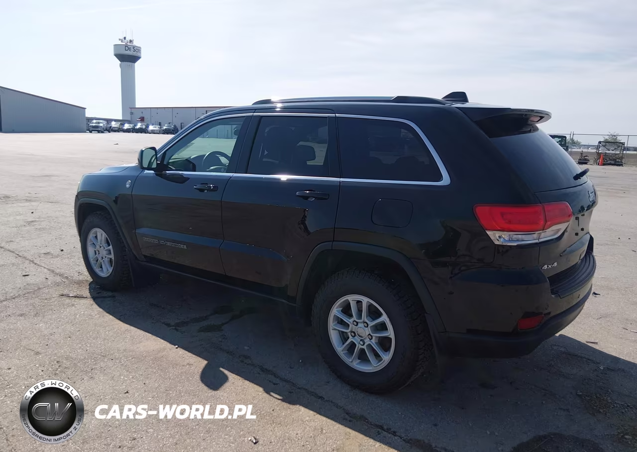 2018 Jeep Grand Cherokee Laredo E 4X4 VIN:1C4RJFAG5JC328355 - 3