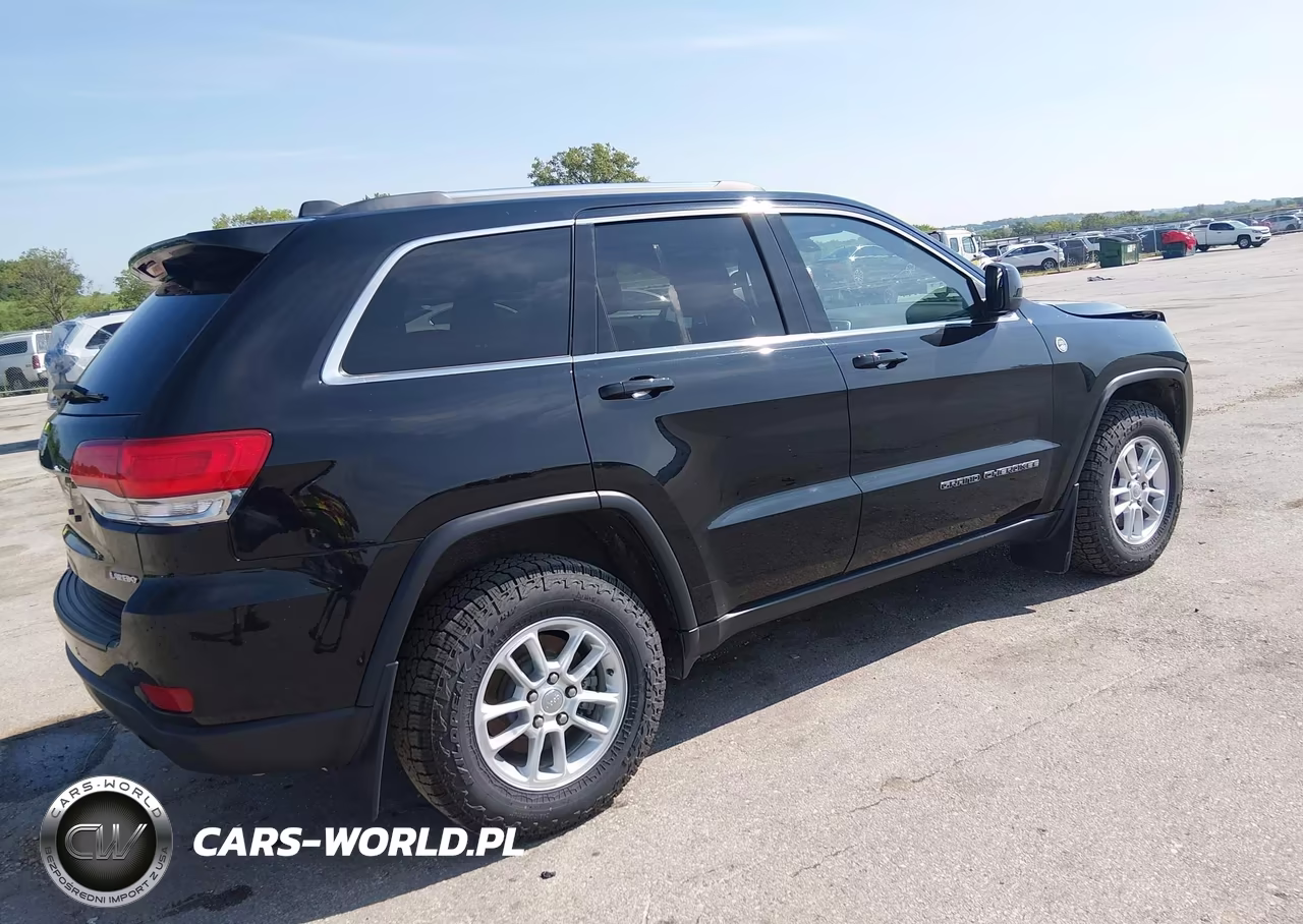 2018 Jeep Grand Cherokee Laredo E 4X4 VIN:1C4RJFAG5JC328355 - 4