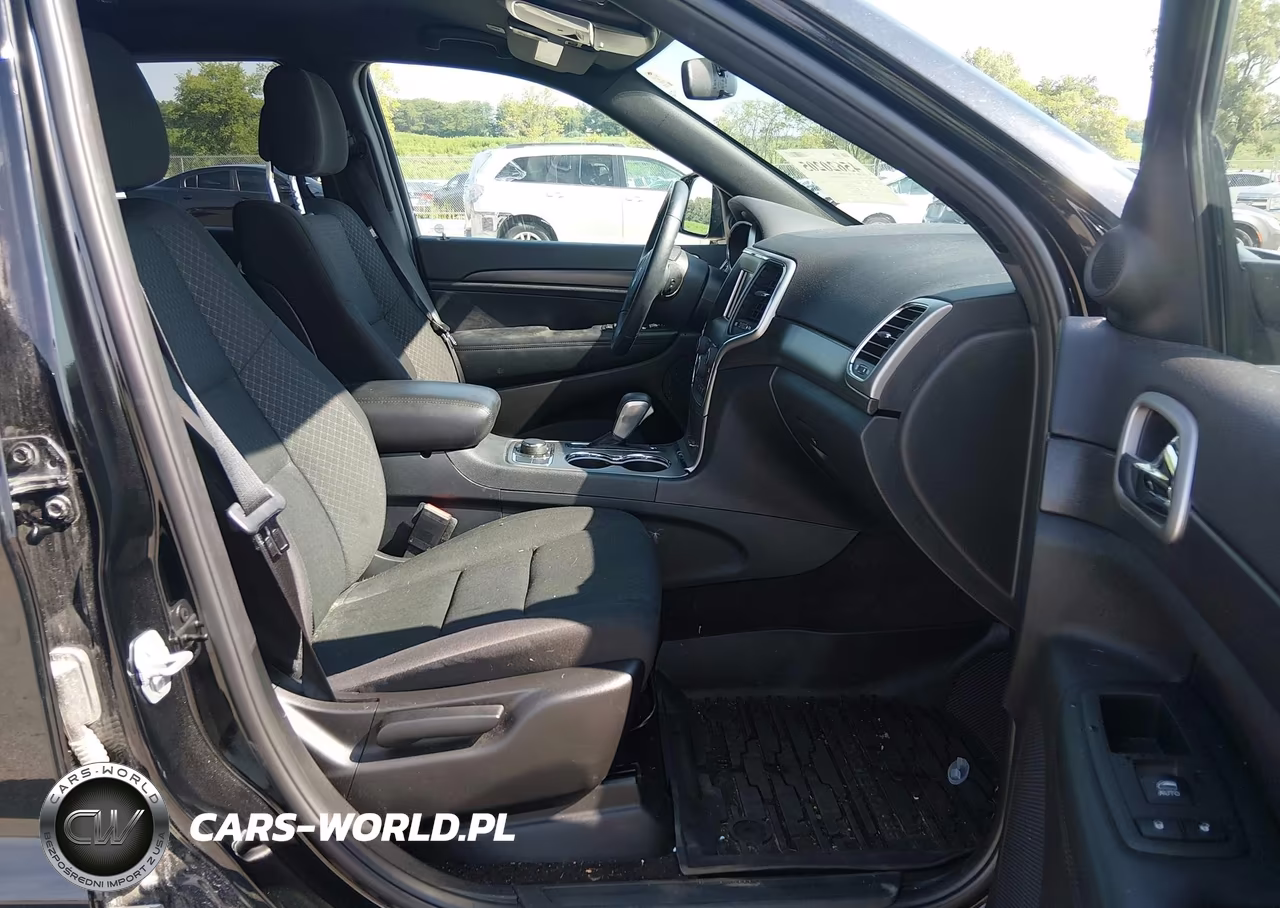 2018 Jeep Grand Cherokee Laredo E 4X4 VIN:1C4RJFAG5JC328355 - 5