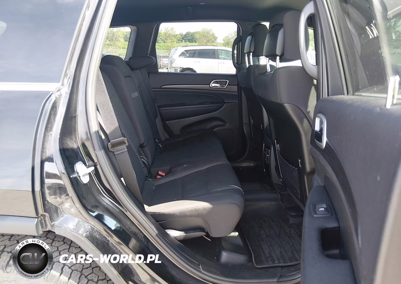 2018 Jeep Grand Cherokee Laredo E 4X4 VIN:1C4RJFAG5JC328355 - 8