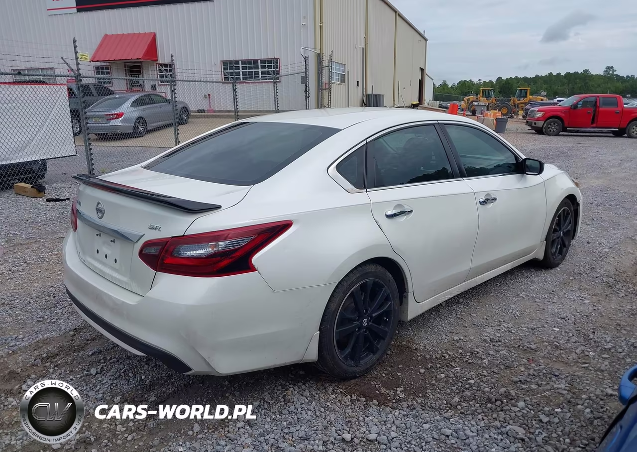 2017 Nissan Altima 2.5 VIN:1N4AL3AP0HC224202 - 4