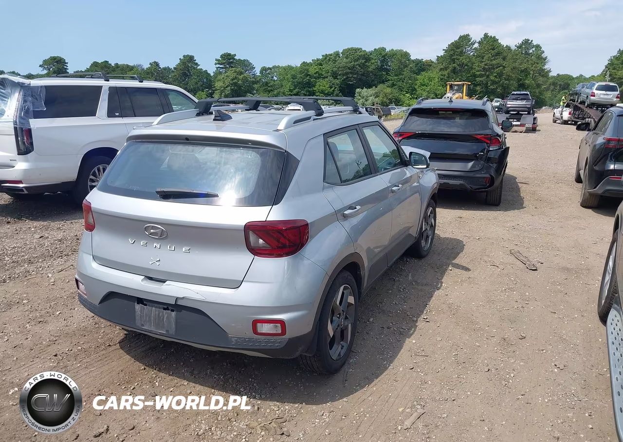 2021 Hyundai Venue Sel VIN:KMHRC8A37MU128106 - 4