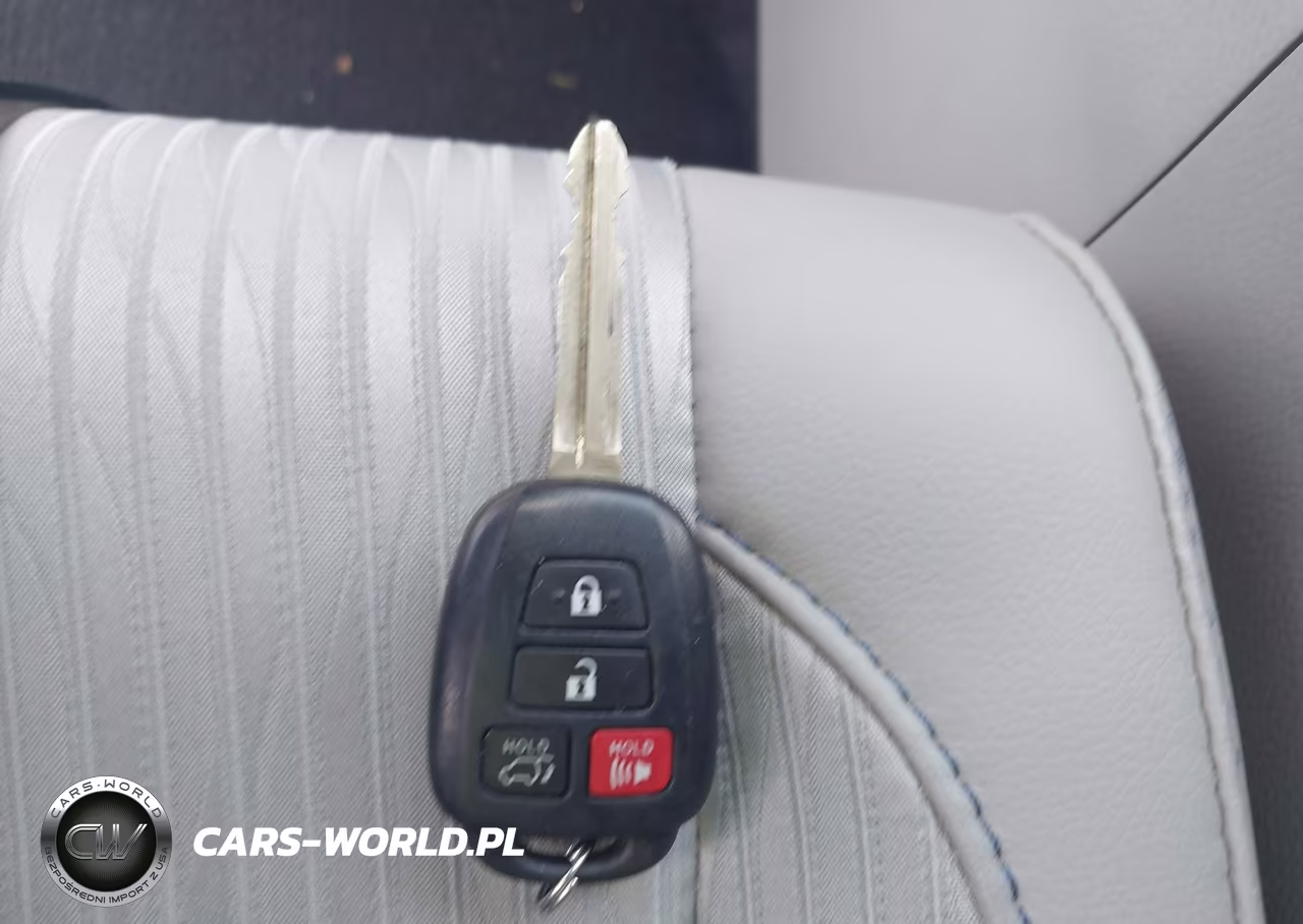 2019 Toyota Highlander Le Plus VIN:5TDBZRFHXKS731924 - 11
