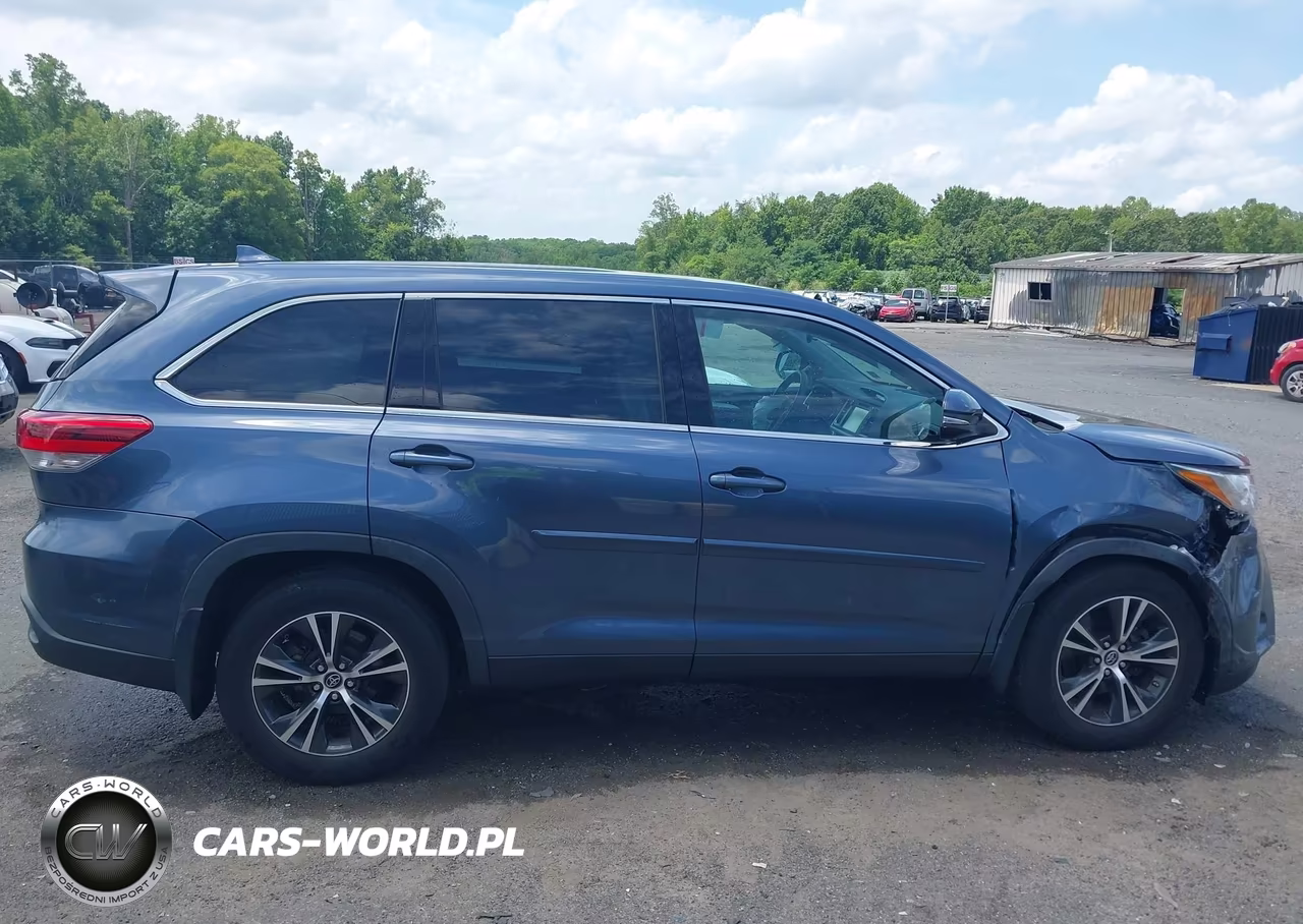 2019 Toyota Highlander Le Plus VIN:5TDBZRFHXKS731924 - 13