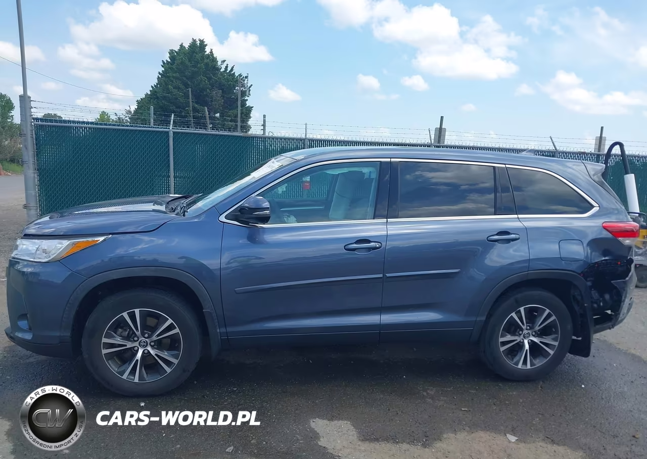 2019 Toyota Highlander Le Plus VIN:5TDBZRFHXKS731924 - 14