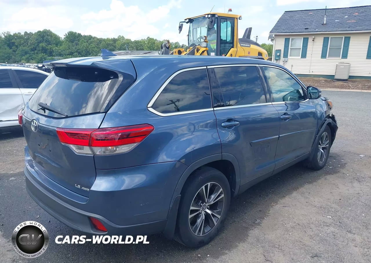 2019 Toyota Highlander Le Plus VIN:5TDBZRFHXKS731924 - 4