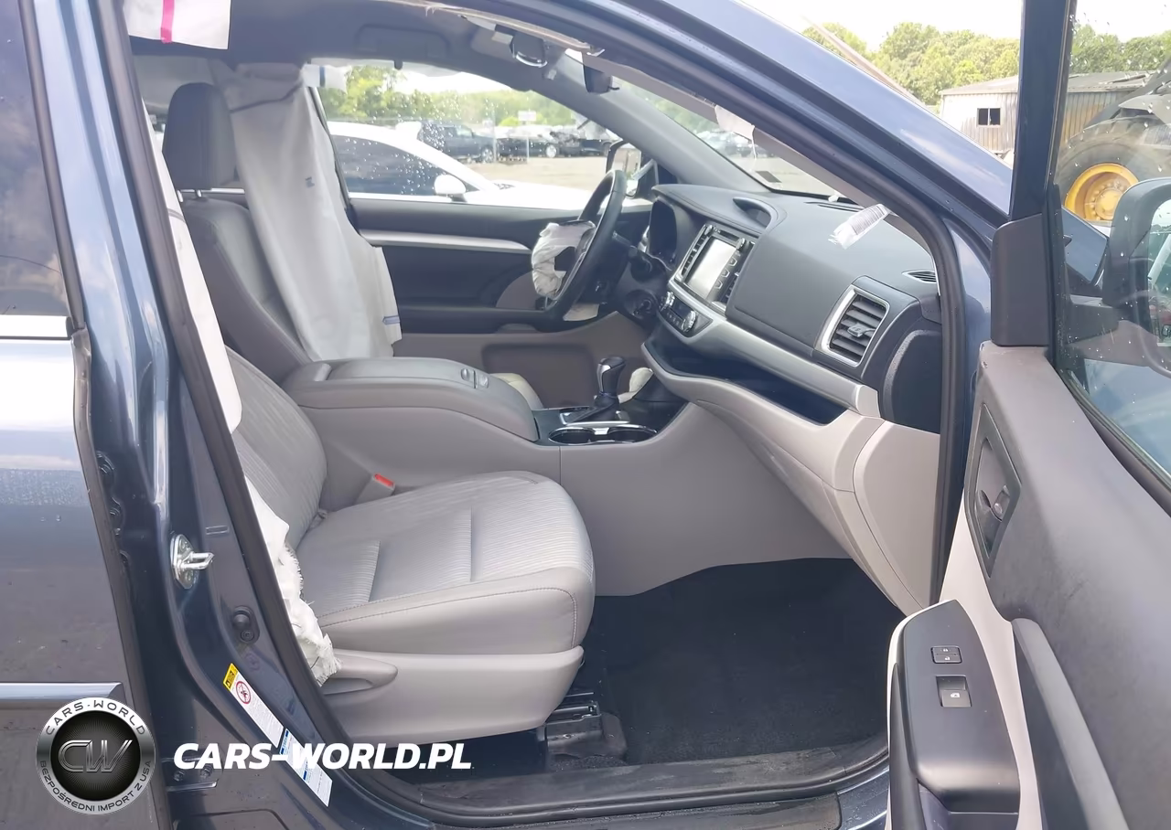 2019 Toyota Highlander Le Plus VIN:5TDBZRFHXKS731924 - 5