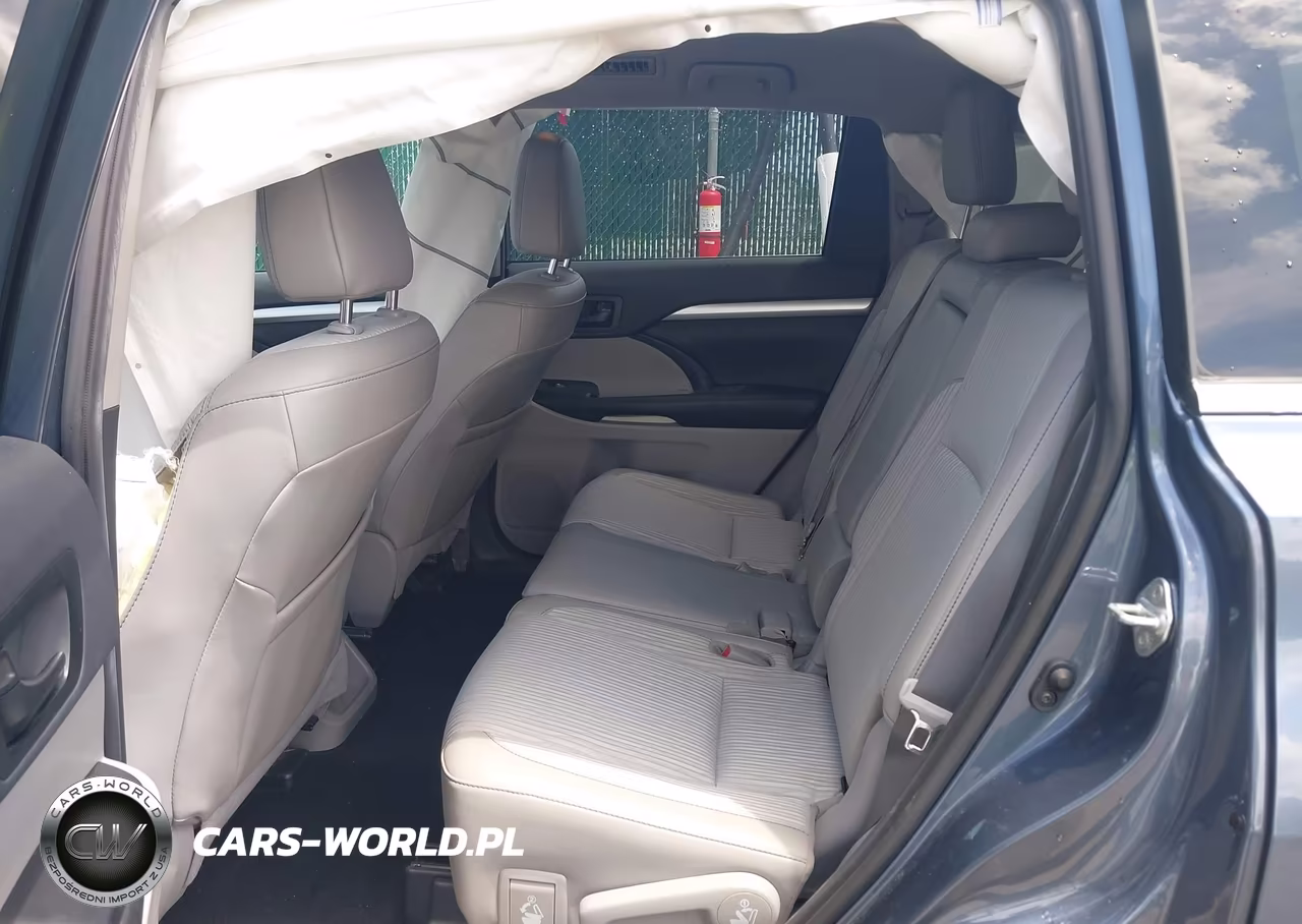 2019 Toyota Highlander Le Plus VIN:5TDBZRFHXKS731924 - 8