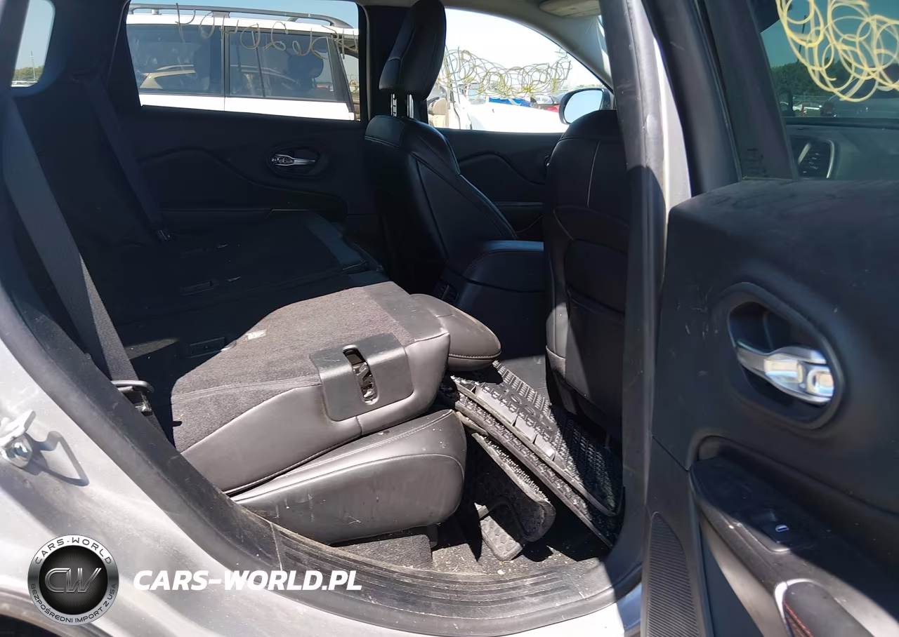 2020 Jeep Cherokee Trailhawk 4X4 VIN:1C4PJMBX9LD563204 - 8