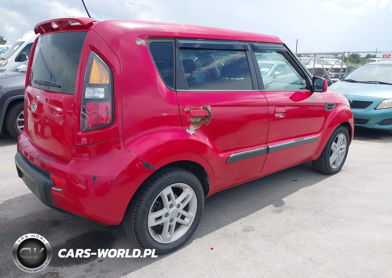 2010 Kia Soul + VIN:KNDJT2A2XA7095618 - 4