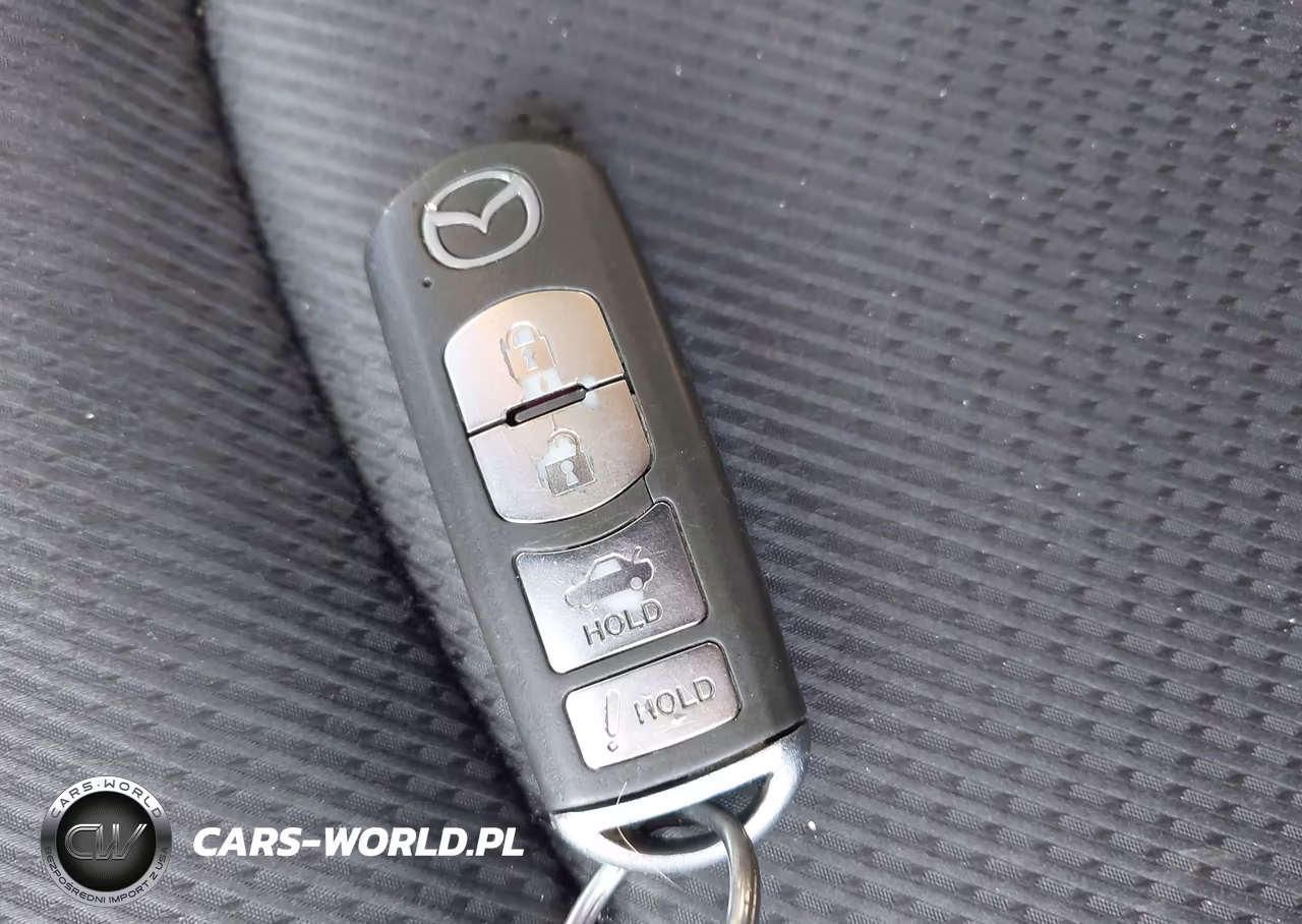 2018 Mazda Mazda3 Sport VIN:3MZBN1U73JM223135 - 11