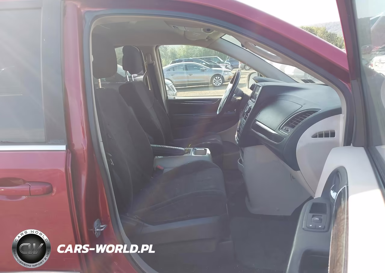 2011 Chrysler Town & Country Touring VIN:2A4RR5DG7BR744988 - 5