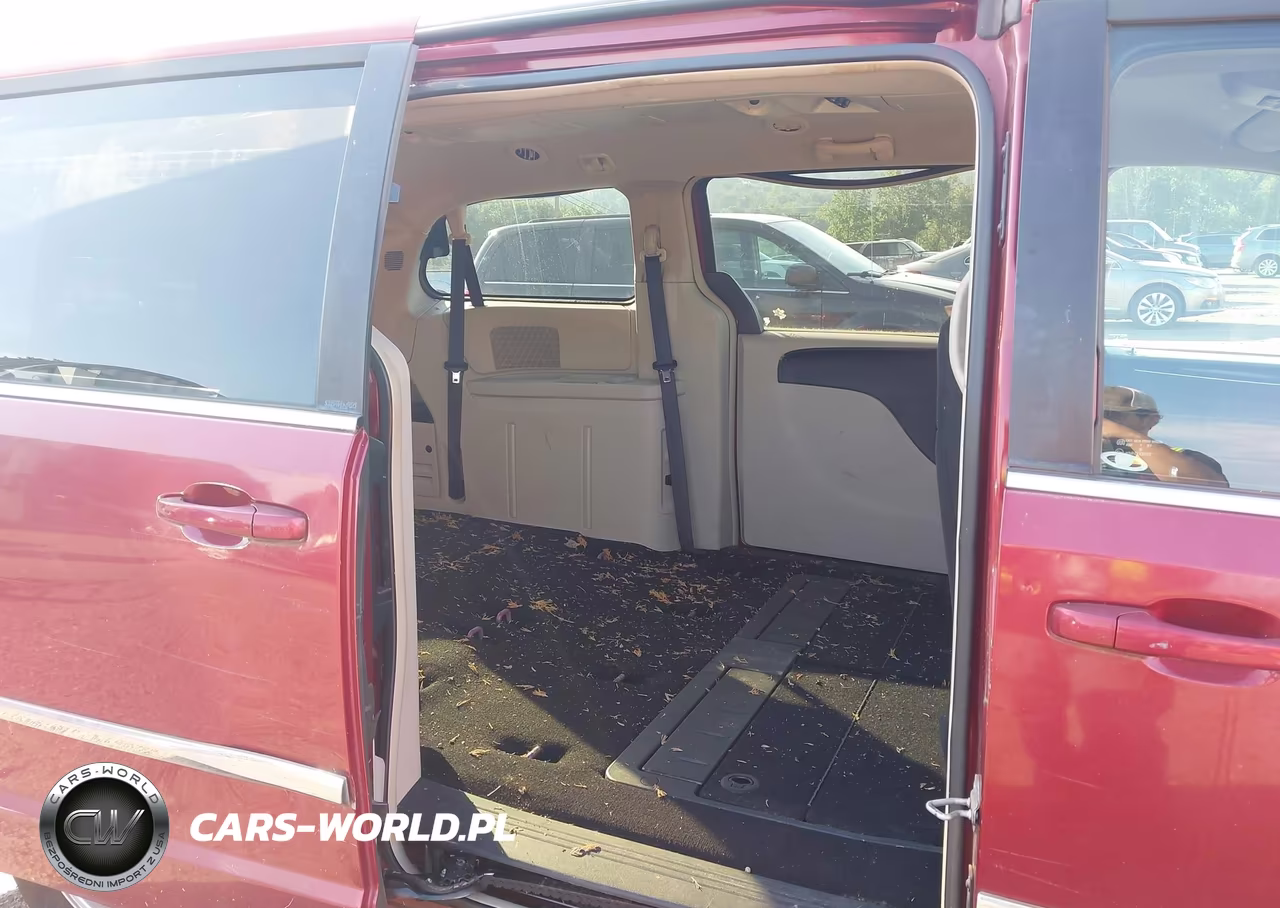 2011 Chrysler Town & Country Touring VIN:2A4RR5DG7BR744988 - 8