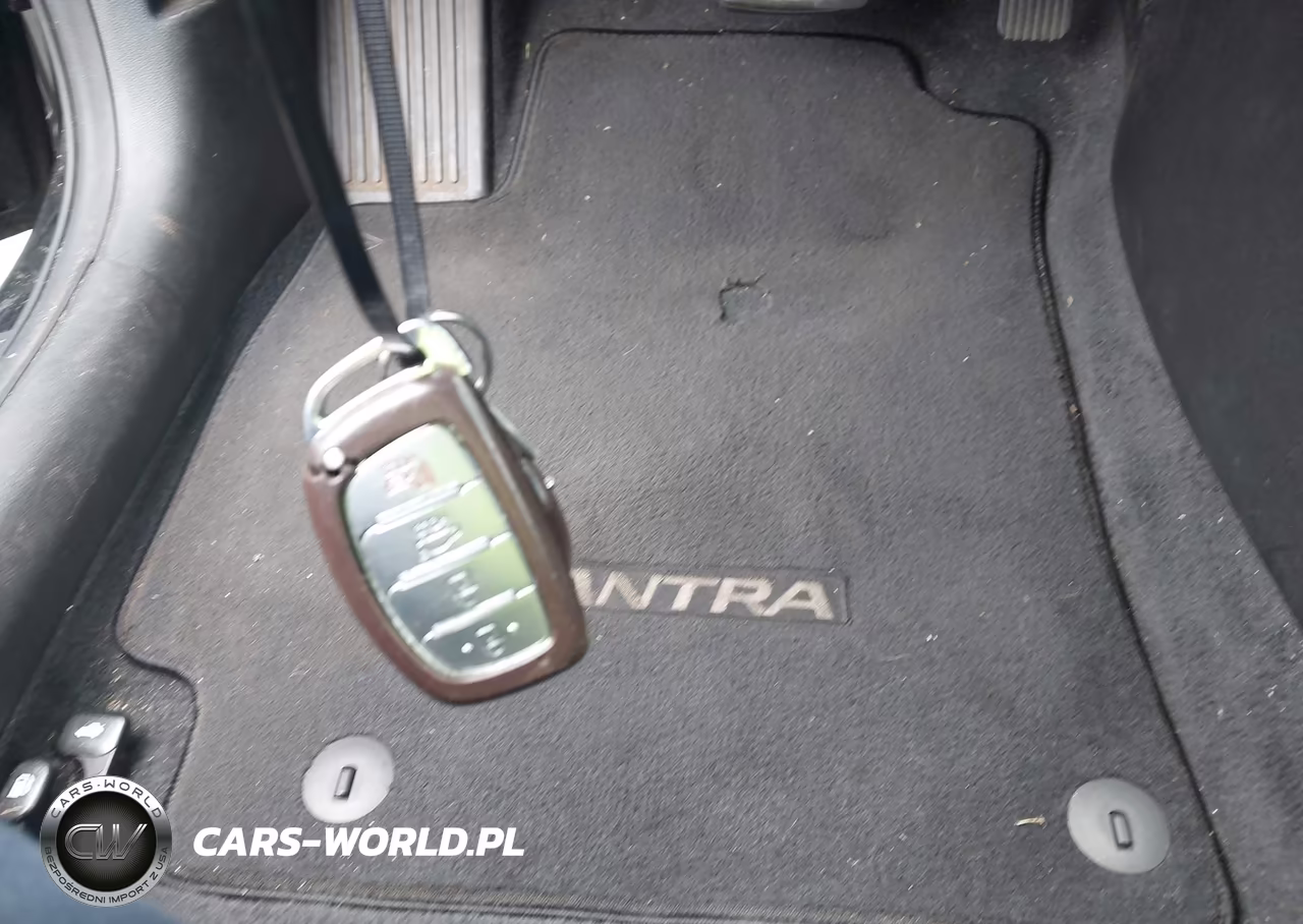 2018 Hyundai Elantra Value Edition VIN:5NPD84LF1JH384098 - 11