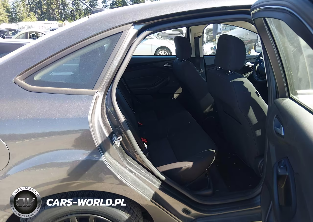 2017 Ford Focus Se VIN:1FADP3F24HL304455 - 8