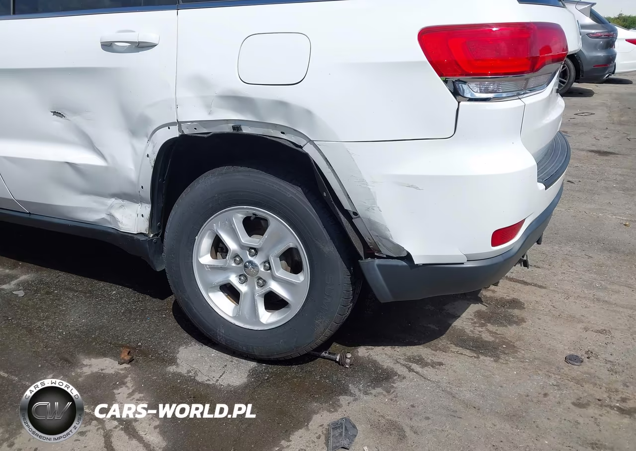 2015 Jeep Grand Cherokee Laredo VIN:1C4RJEAG7FC707004 - 17