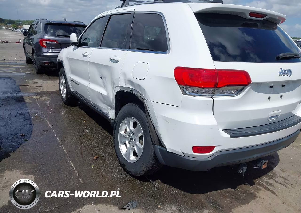 2015 Jeep Grand Cherokee Laredo VIN:1C4RJEAG7FC707004 - 3