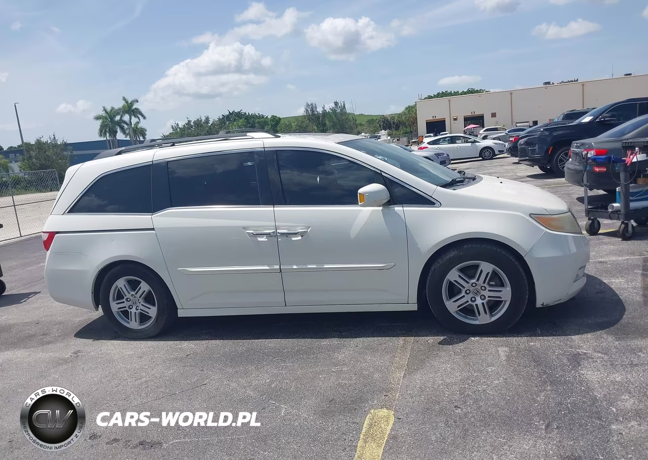2013 Honda Odyssey Touring-Touring Elite VIN:5FNRL5H93DB081792 - 13