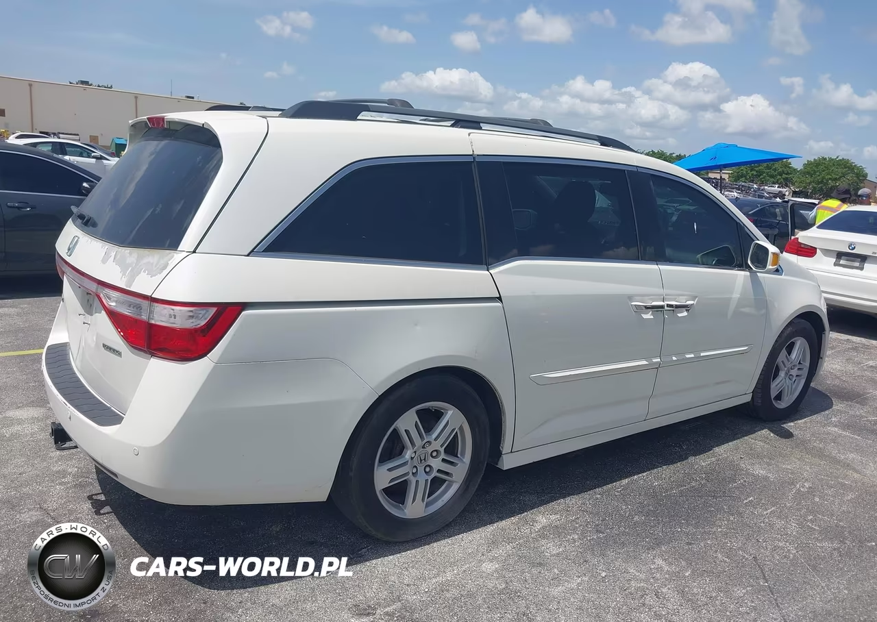 2013 Honda Odyssey Touring-Touring Elite VIN:5FNRL5H93DB081792 - 18