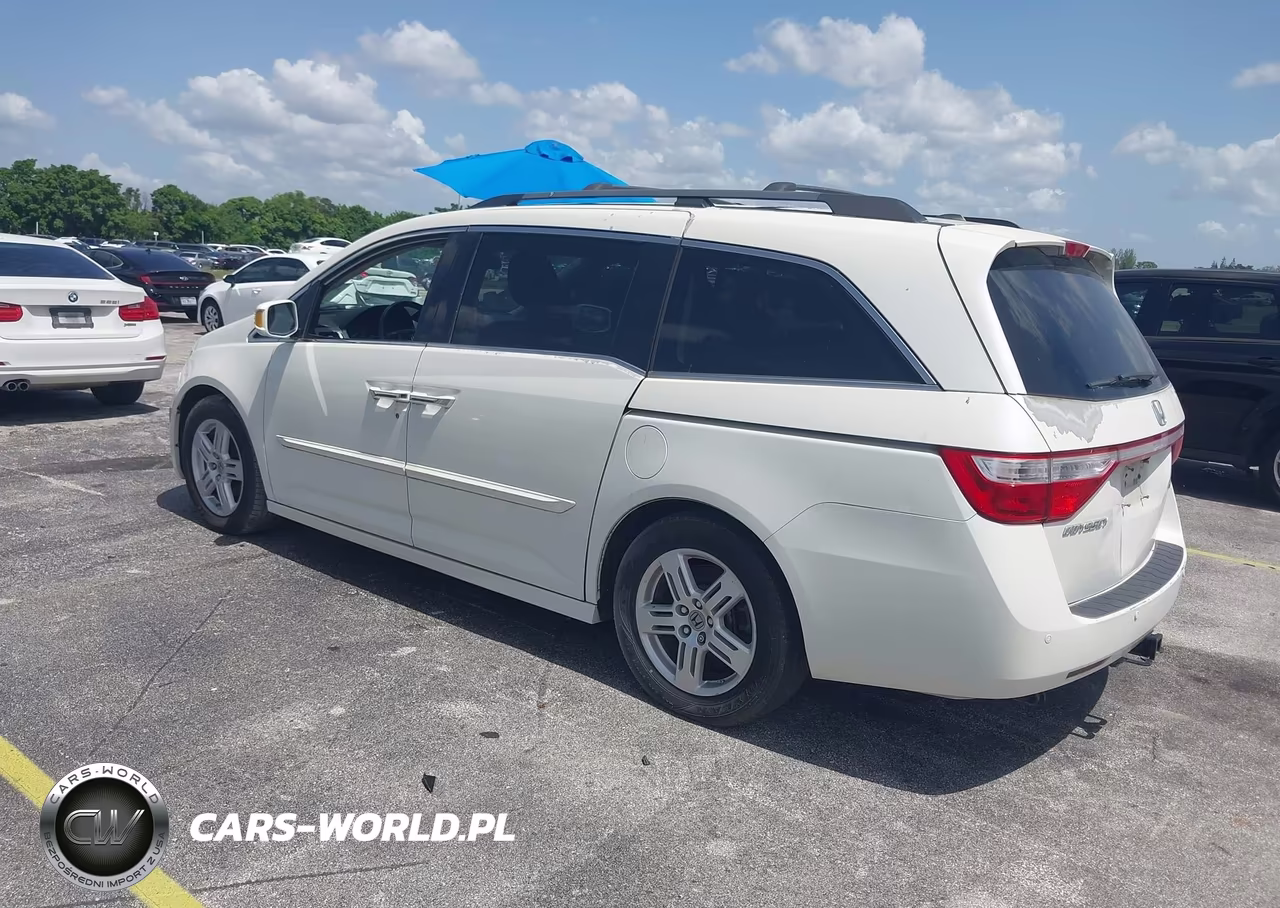 2013 Honda Odyssey Touring-Touring Elite VIN:5FNRL5H93DB081792 - 3