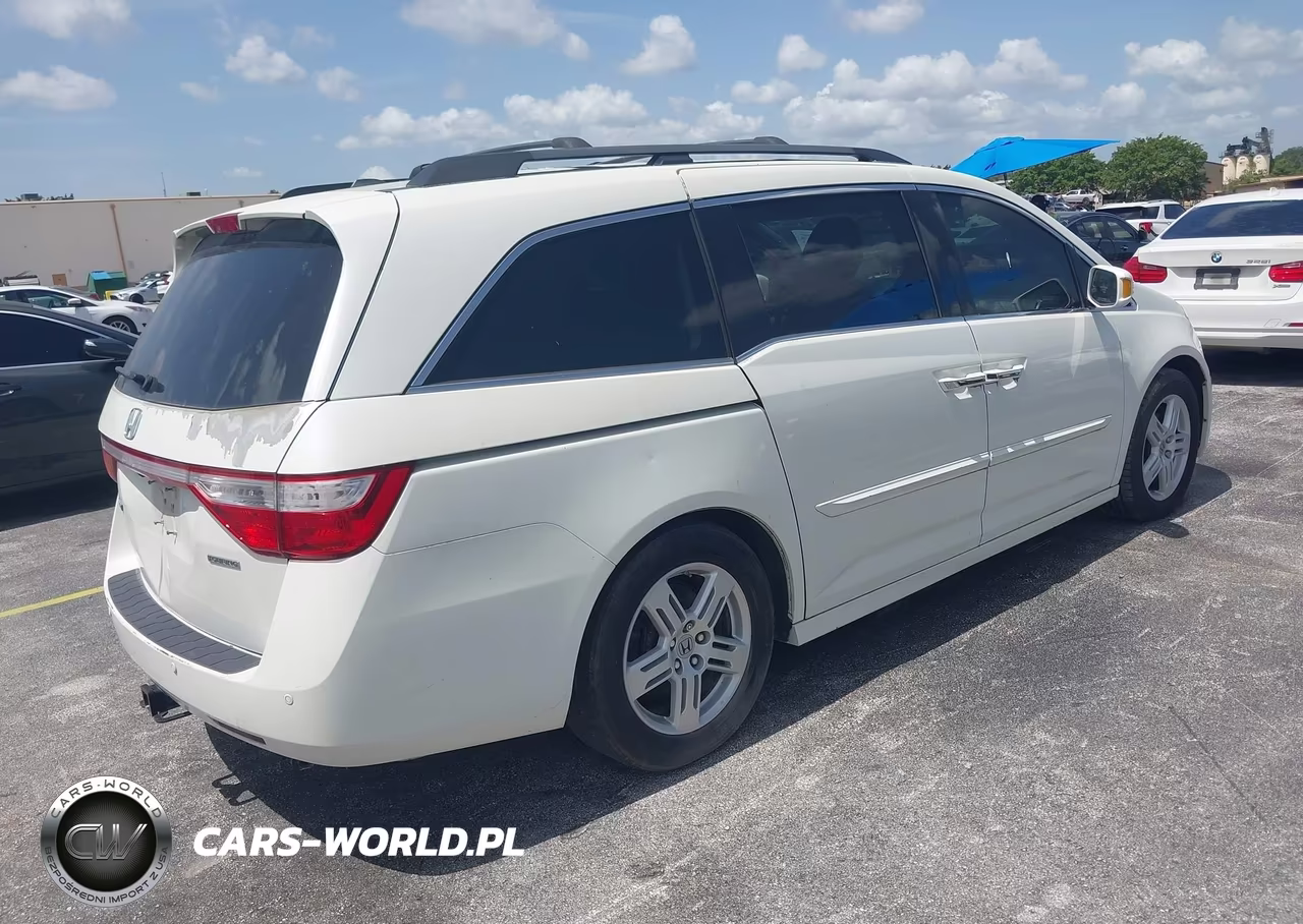 2013 Honda Odyssey Touring-Touring Elite VIN:5FNRL5H93DB081792 - 4