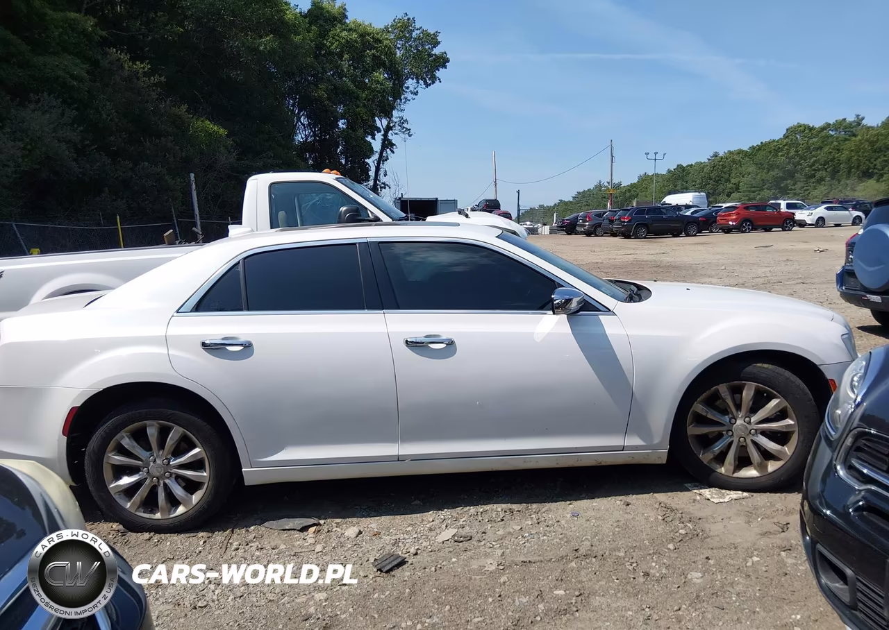 2015 Chrysler 300C VIN:2C3CCAKG1FH769605 - 13