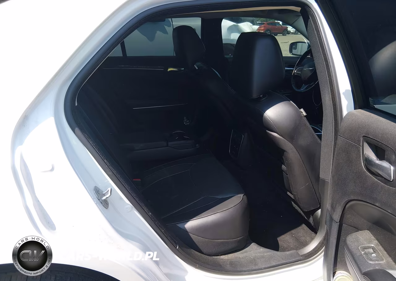 2015 Chrysler 300C VIN:2C3CCAKG1FH769605 - 8