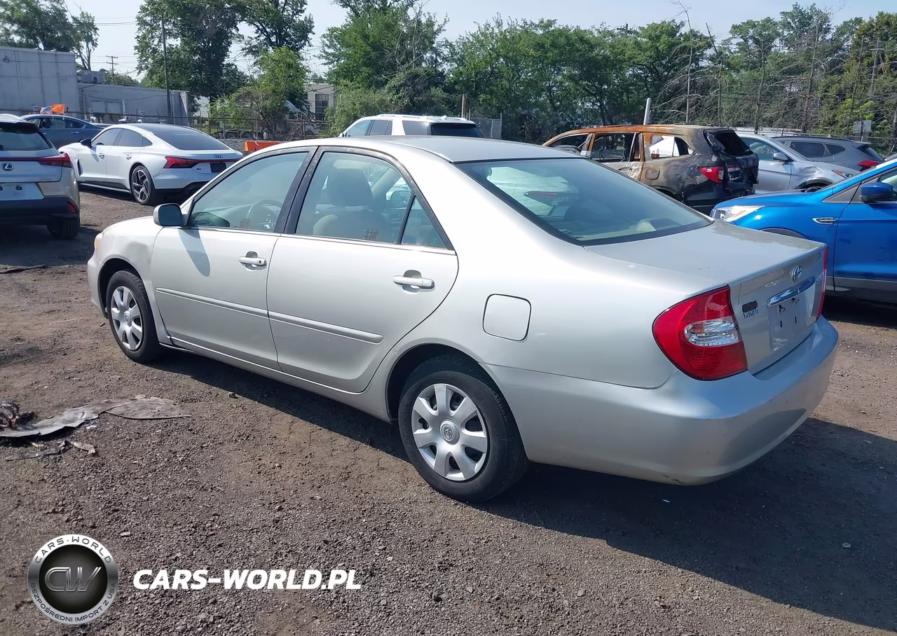2003 Toyota Camry Le VIN:4T1BE32K03U748671 - 3