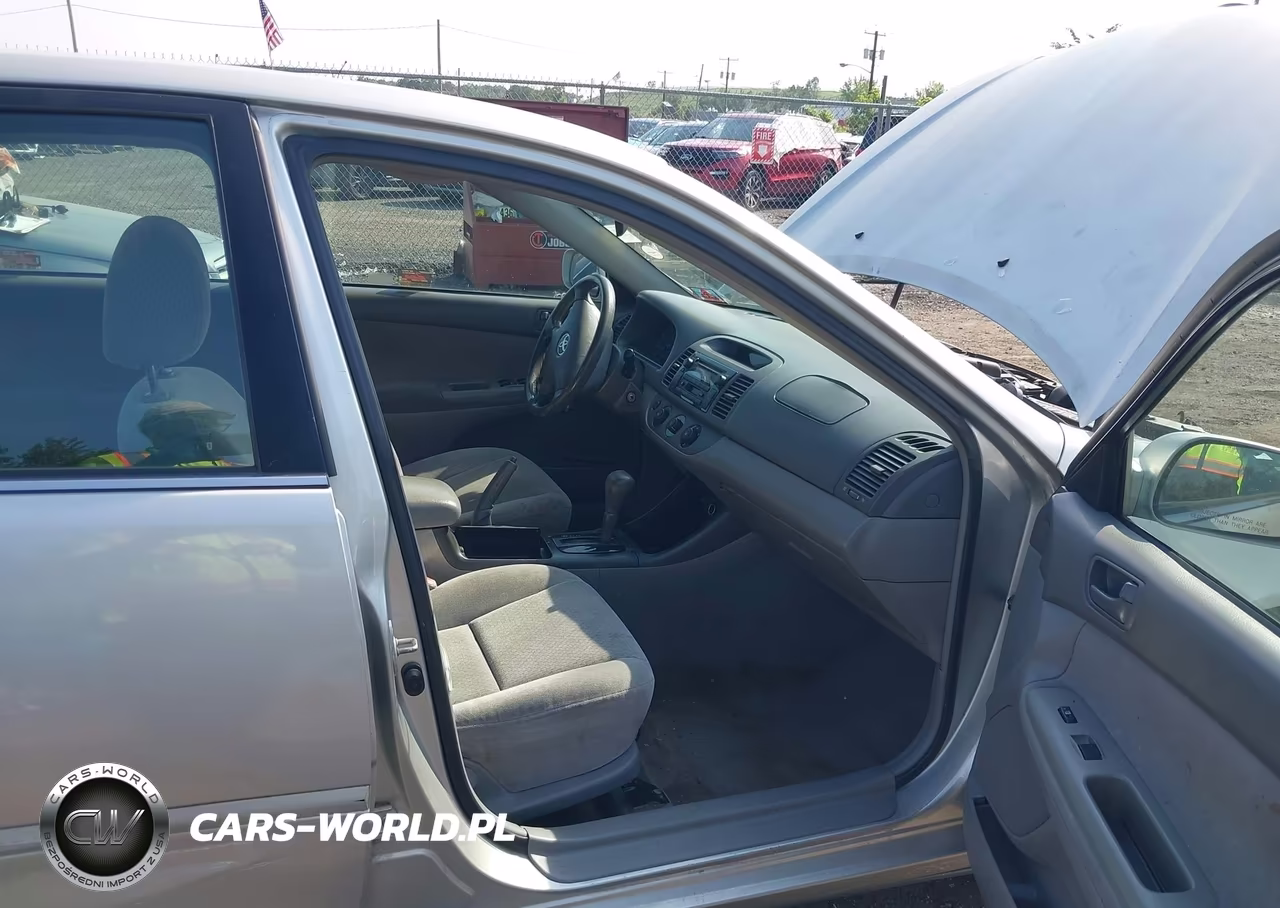 2003 Toyota Camry Le VIN:4T1BE32K03U748671 - 5