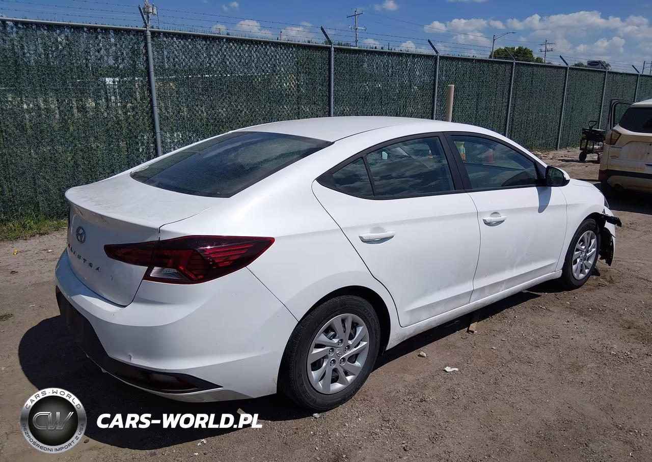 2019 Hyundai Elantra Se VIN:5NPD74LF2KH475028 - 4
