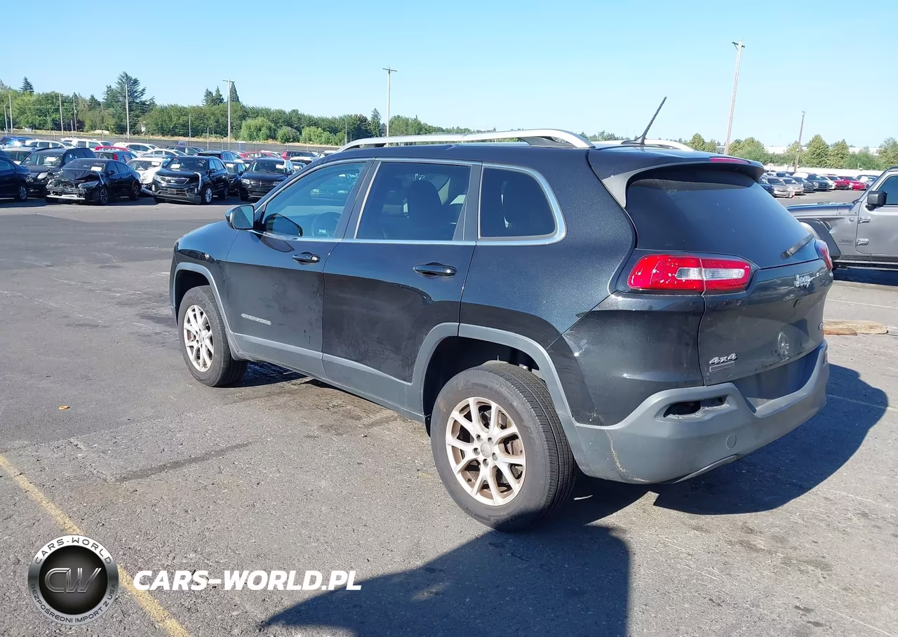 2015 Jeep Cherokee Latitude VIN:1C4PJMCB2FW668100 - 3