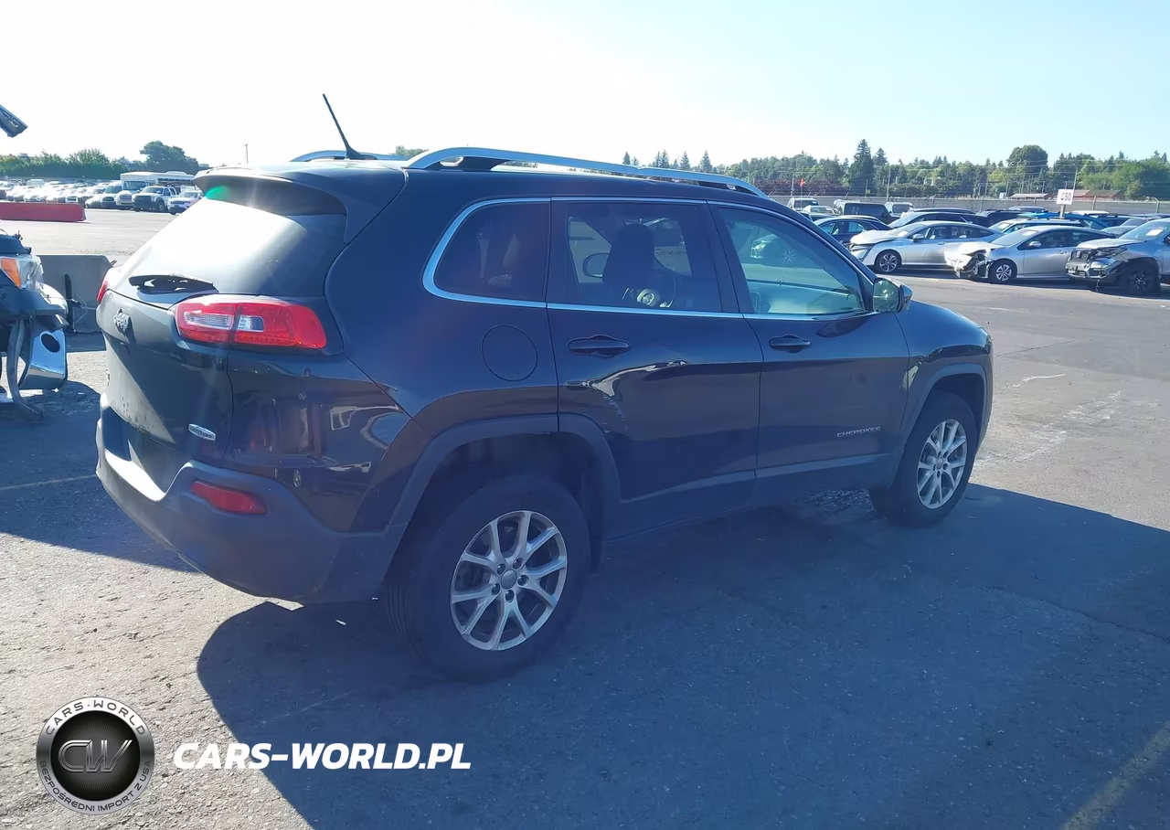 2015 Jeep Cherokee Latitude VIN:1C4PJMCB2FW668100 - 4
