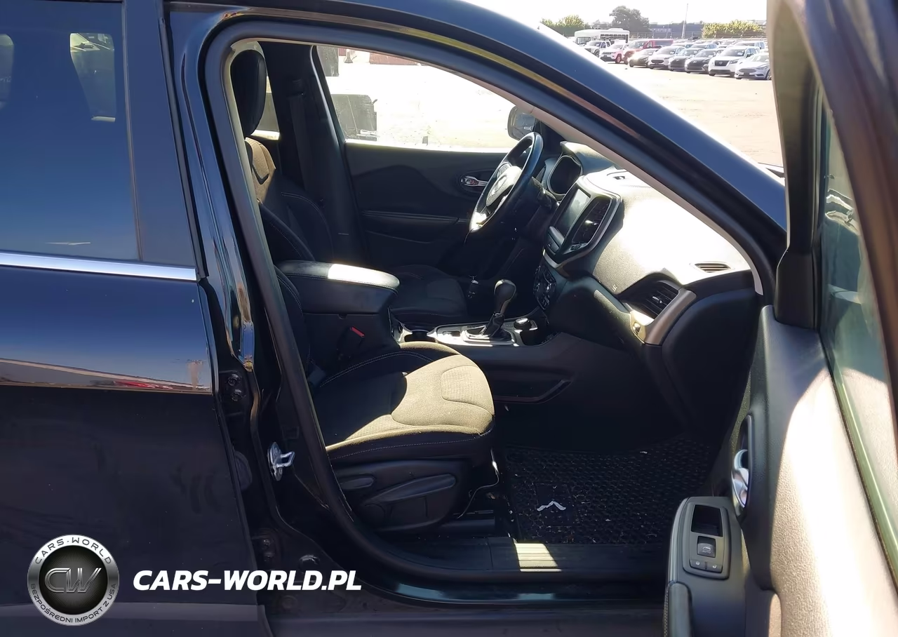 2015 Jeep Cherokee Latitude VIN:1C4PJMCB2FW668100 - 5