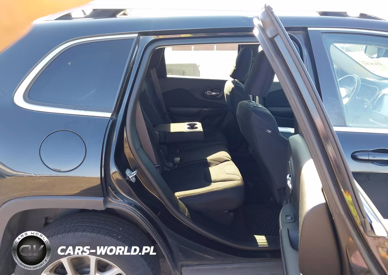 2015 Jeep Cherokee Latitude VIN:1C4PJMCB2FW668100 - 8