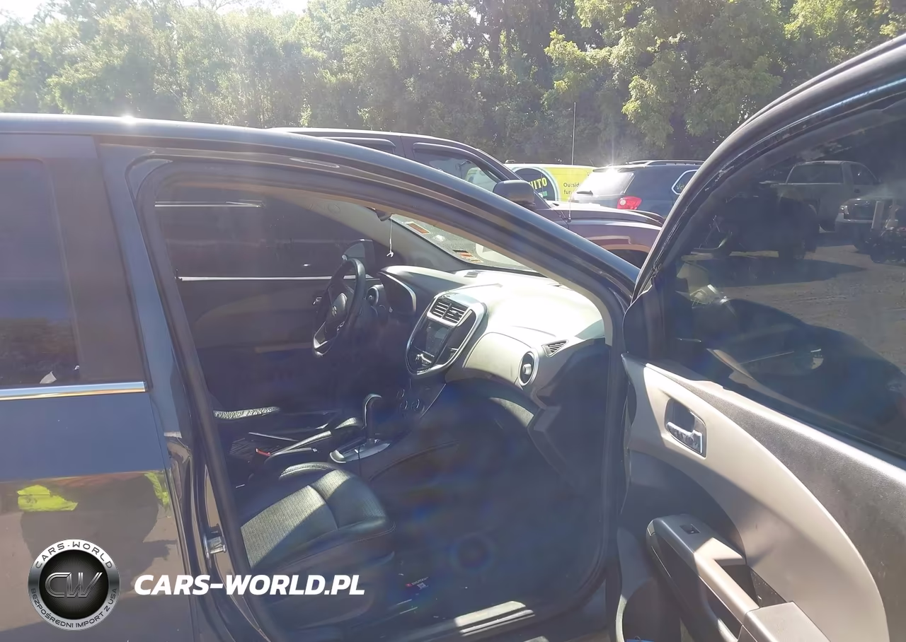 2018 Chevrolet Sonic Premier Auto VIN:1G1JF5SB9J4132241 - 5