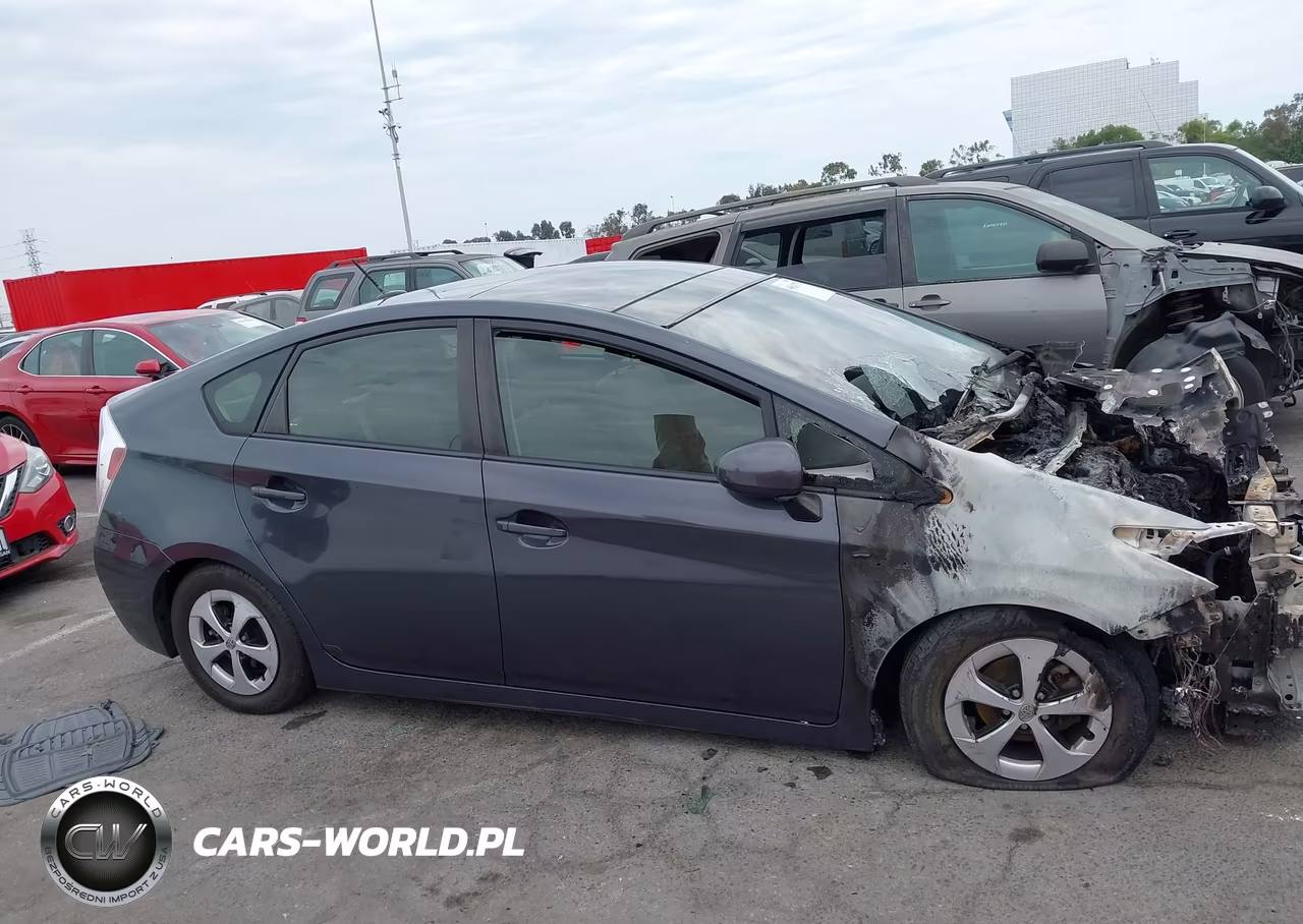 2013 Toyota Prius Three VIN:JTDKN3DU0D5660959 - 13