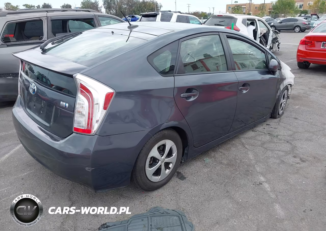 2013 Toyota Prius Three VIN:JTDKN3DU0D5660959 - 4