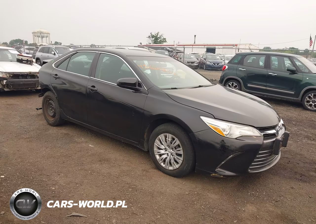 2015 Toyota Camry Hybrid Le – zdjęcie 1 z 16