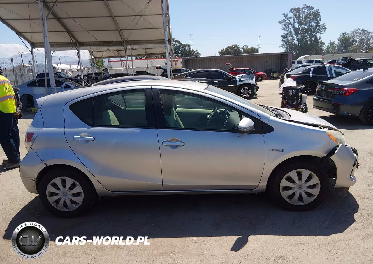 2013 Toyota Prius C One VIN:JTDKDTB36D1546954 - 13