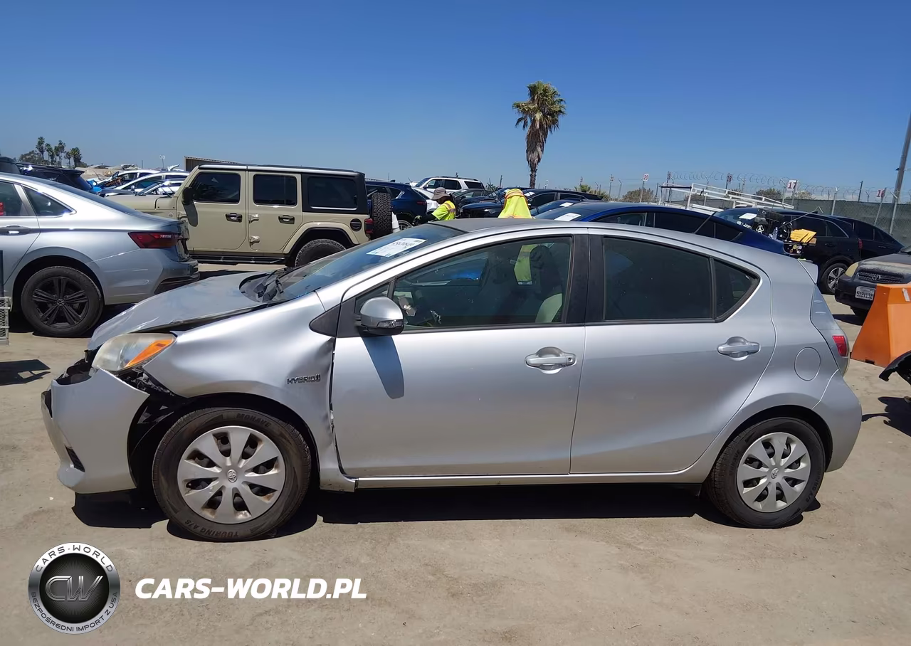 2013 Toyota Prius C One VIN:JTDKDTB36D1546954 - 14