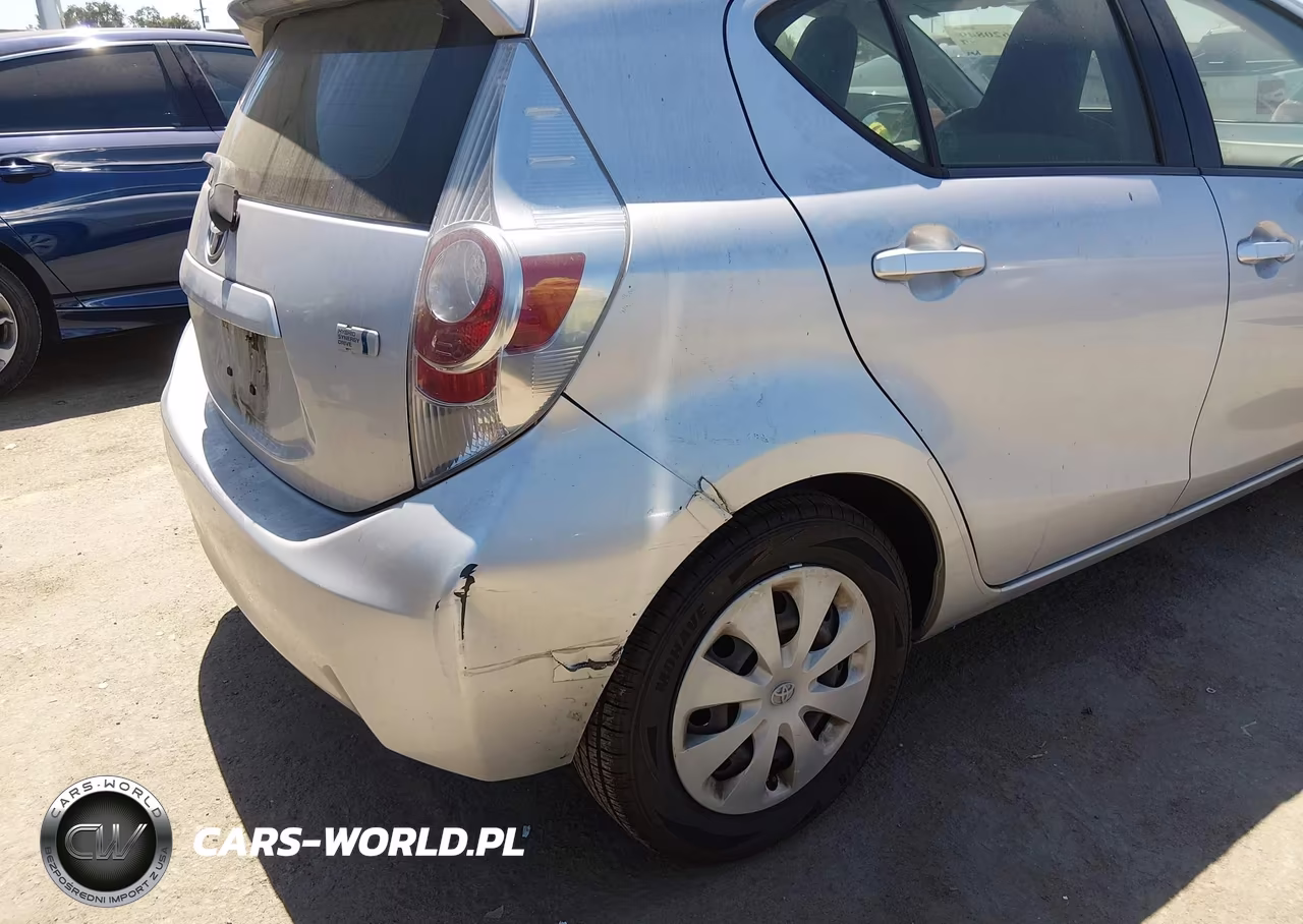 2013 Toyota Prius C One VIN:JTDKDTB36D1546954 - 17