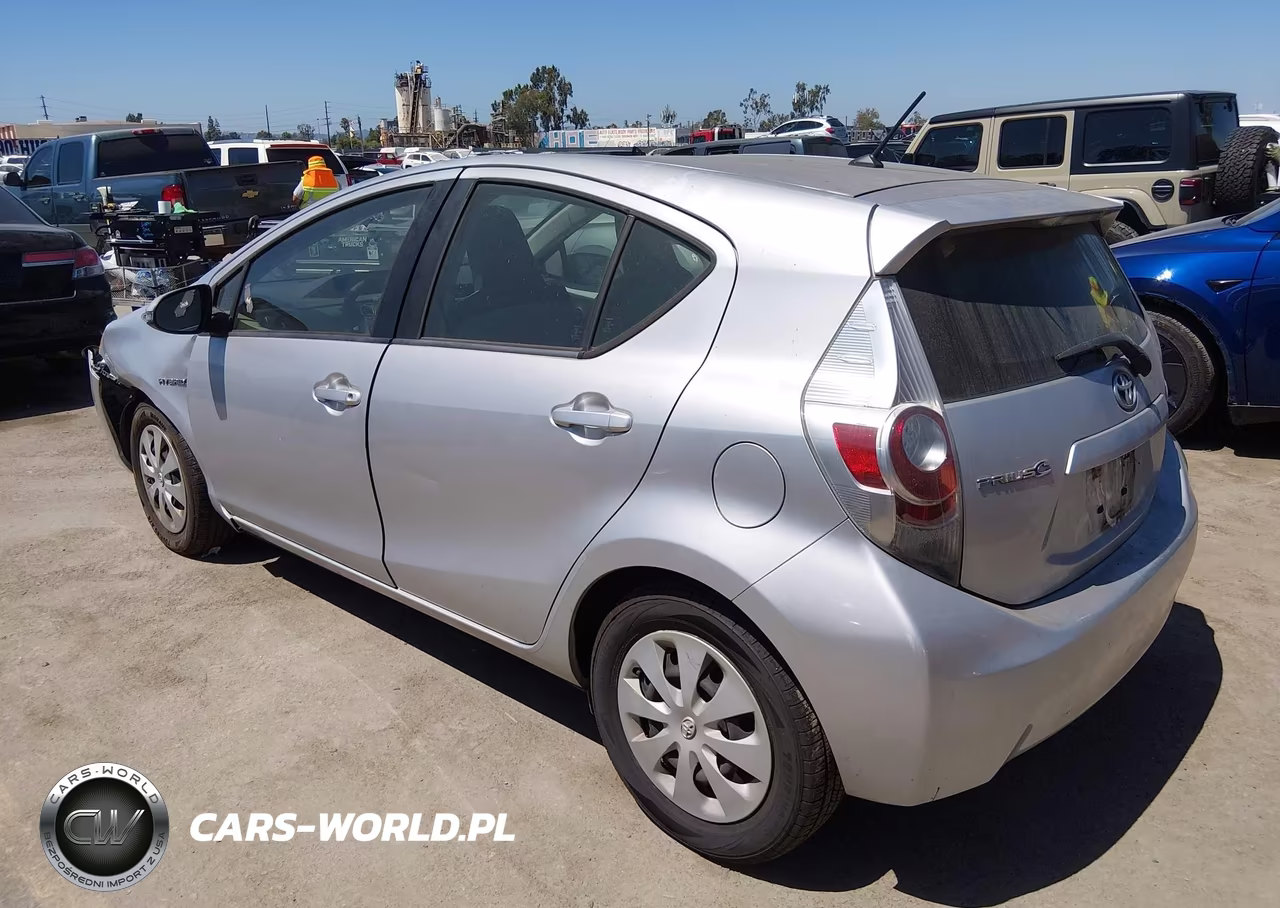 2013 Toyota Prius C One VIN:JTDKDTB36D1546954 - 3