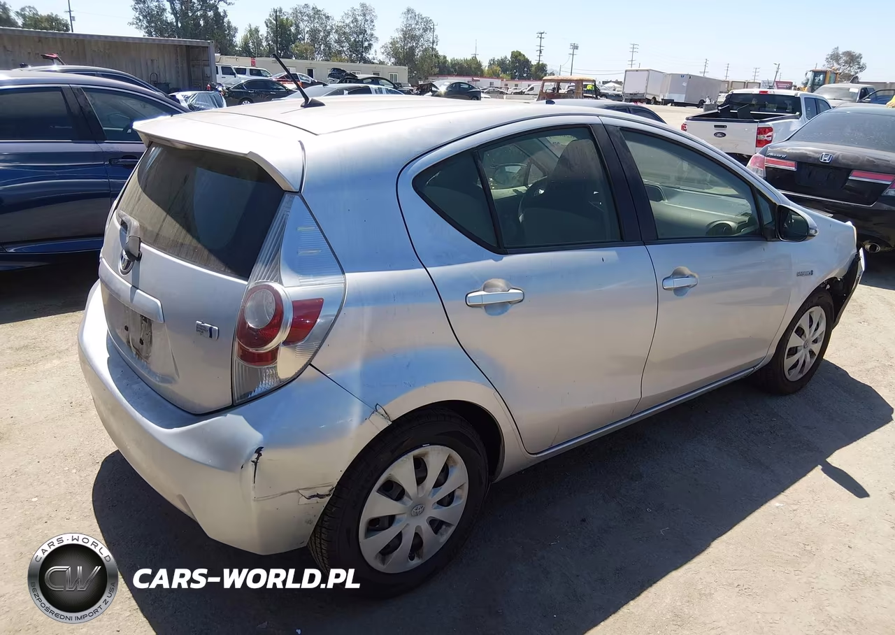 2013 Toyota Prius C One VIN:JTDKDTB36D1546954 - 4