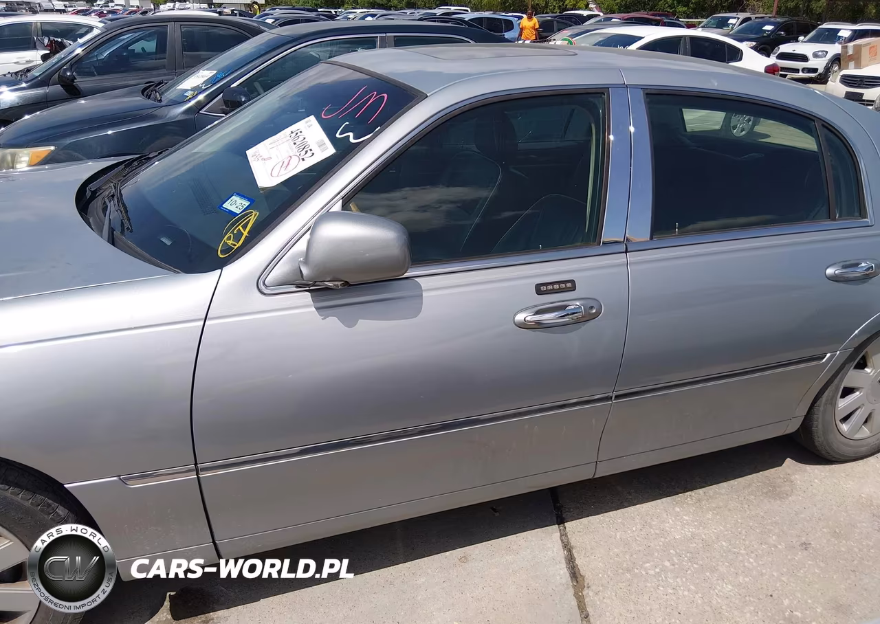 2006 Lincoln Town Car Signature Limited VIN:1LNHM82V06Y628452 - 14