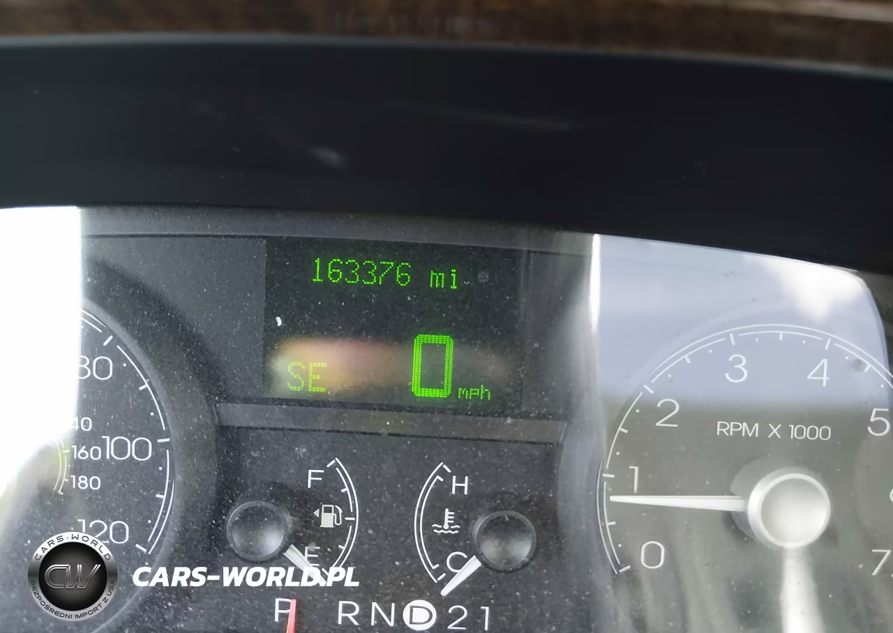 2006 Lincoln Town Car Signature Limited VIN:1LNHM82V06Y628452 - 15