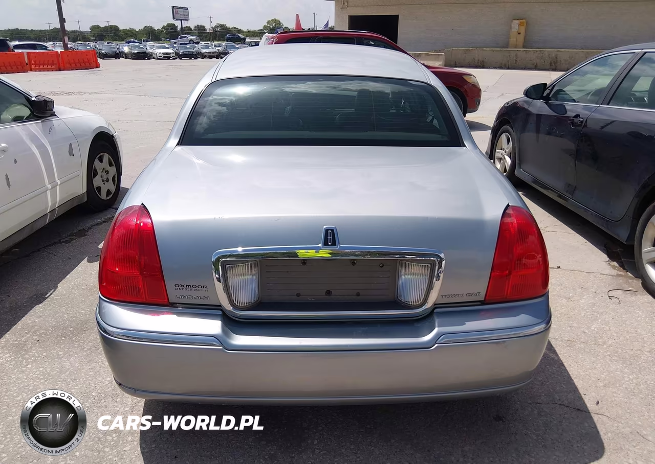 2006 Lincoln Town Car Signature Limited VIN:1LNHM82V06Y628452 - 16