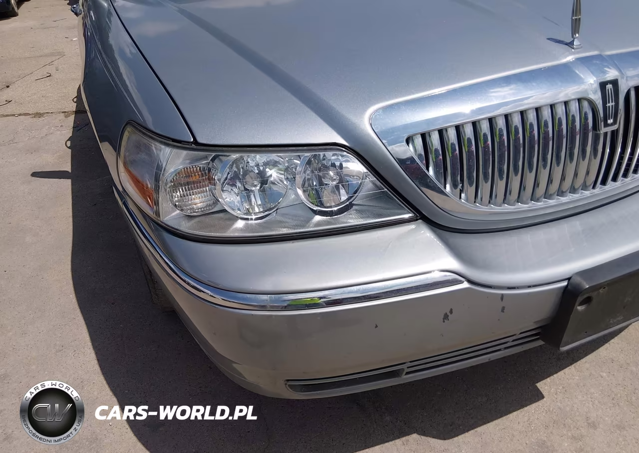 2006 Lincoln Town Car Signature Limited VIN:1LNHM82V06Y628452 - 6