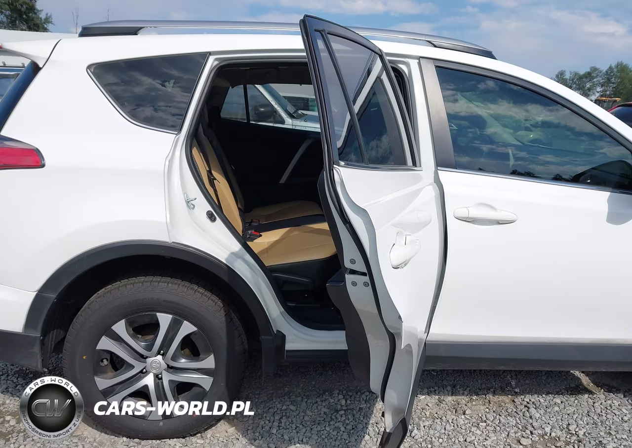 2018 Toyota Rav4 Le VIN:JTMZFREV4JJ203340 - 8